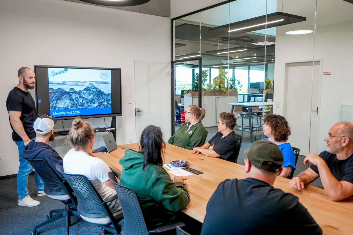 Team-Meeting im Besprechungsraum